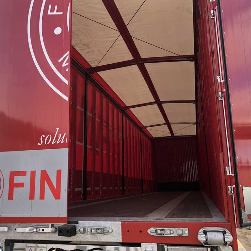 semirremolque astillera roja interior