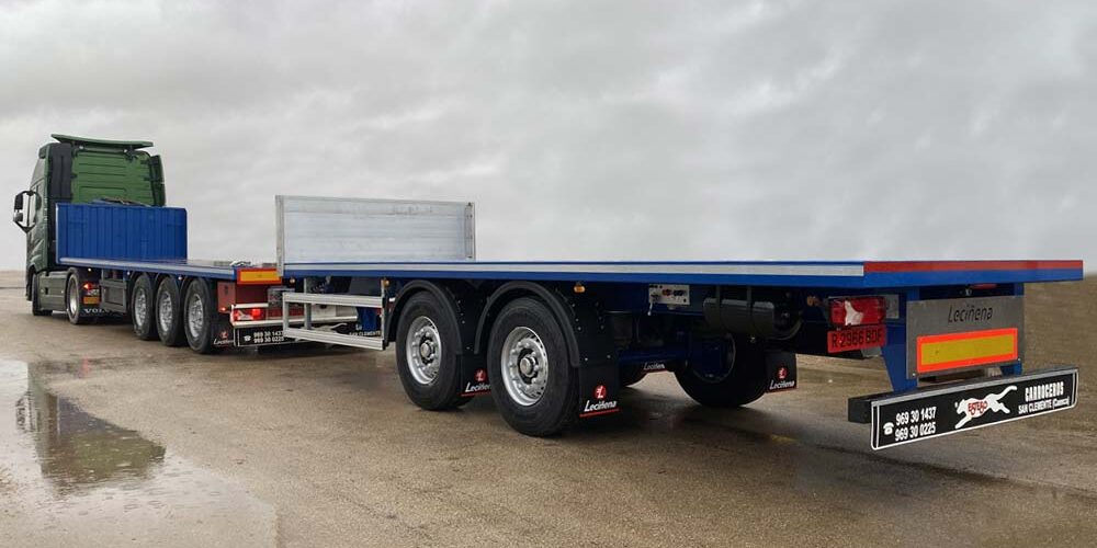 mega-trailer megatrailer