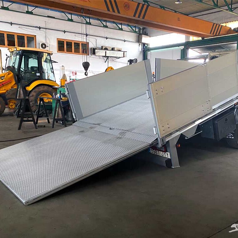 Plataforma portamaquinaria rampa desplegada