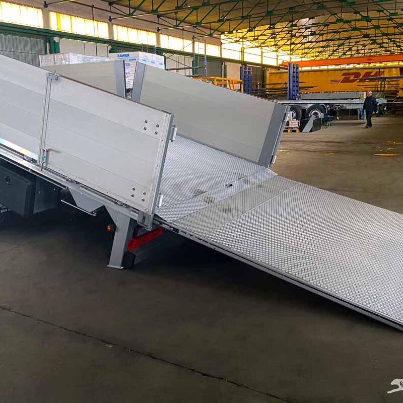 plataforma semirremolque desplegada