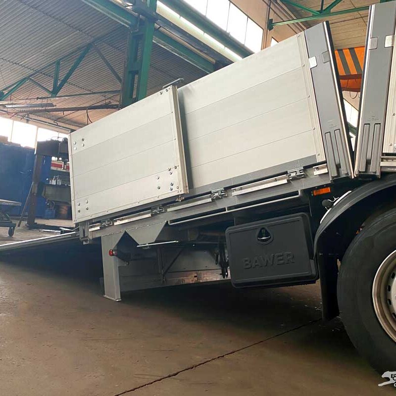 plataforma semirremolque desplegada