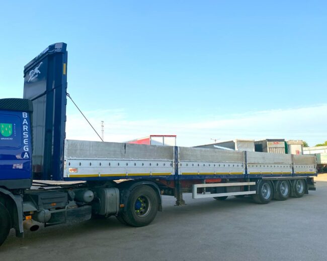 Plataforma con laterales y rampas manuales Plataforma con laterales y rampas manuales